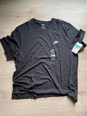 Nike Men's Black Short-Sleeve Crew T-Shirt NWT